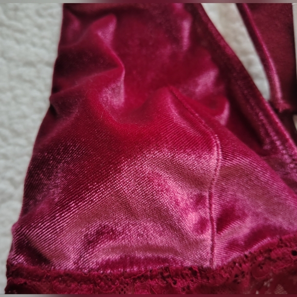 *5 for $25* Auden Women's Med Velvet Plunge Unlined Wireless Bralette Berry Red - Picture 9 of 10